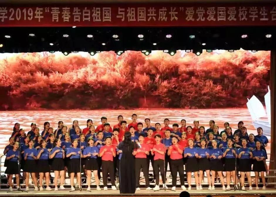 佘诗曼获“三料视后”称号,首位令人认可的TVB获奖者