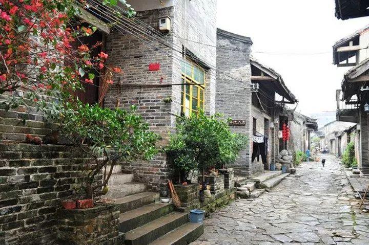 迈出新步伐丨重建的承诺 发展的目标